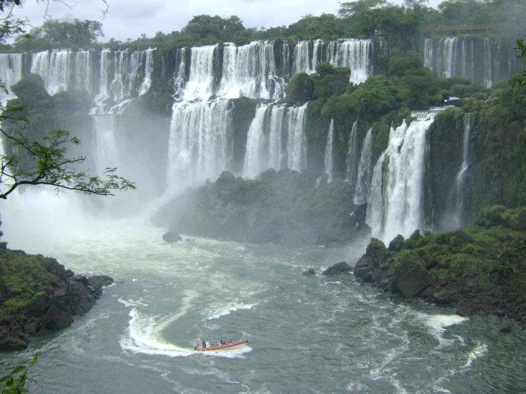 Petit Hotel Caraguata Puerto Iguazu Exterior photo